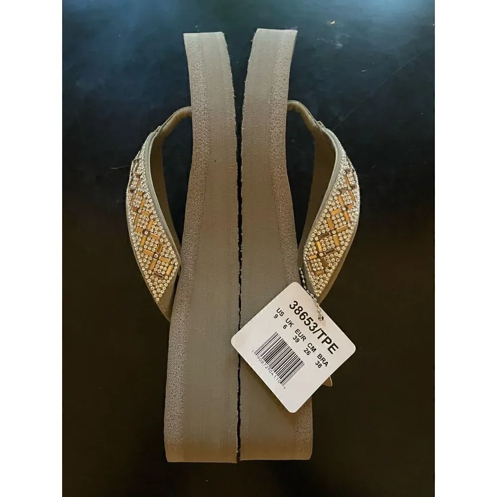Skechers Sandals (SZ 9)